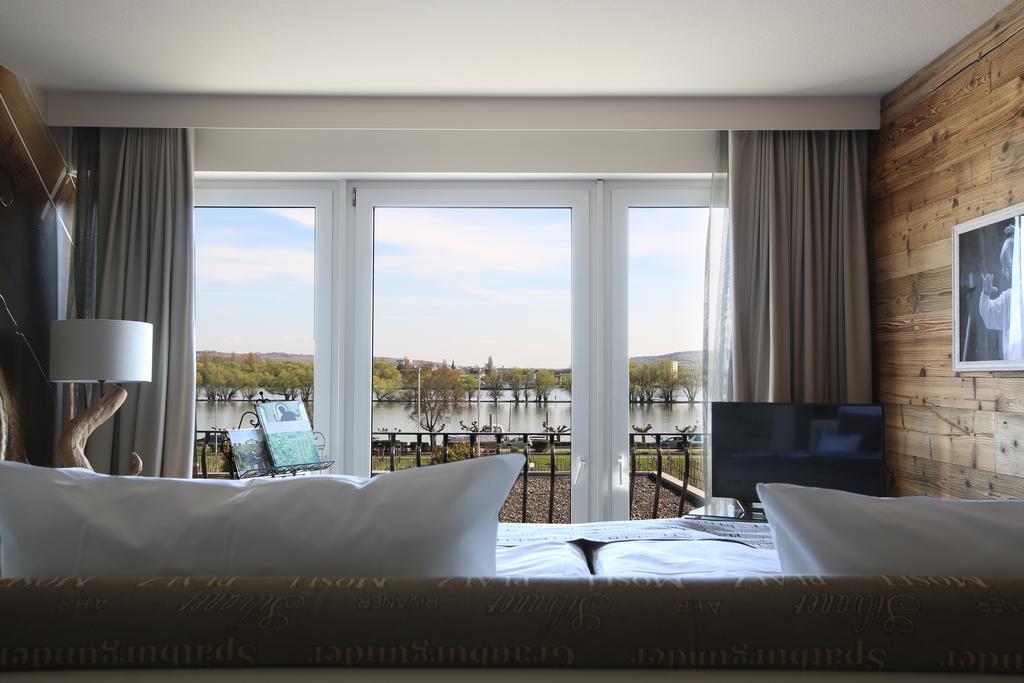 Naegler'S Fine Lounge Hotel エーストリッヒ・ヴィンケル エクステリア 写真