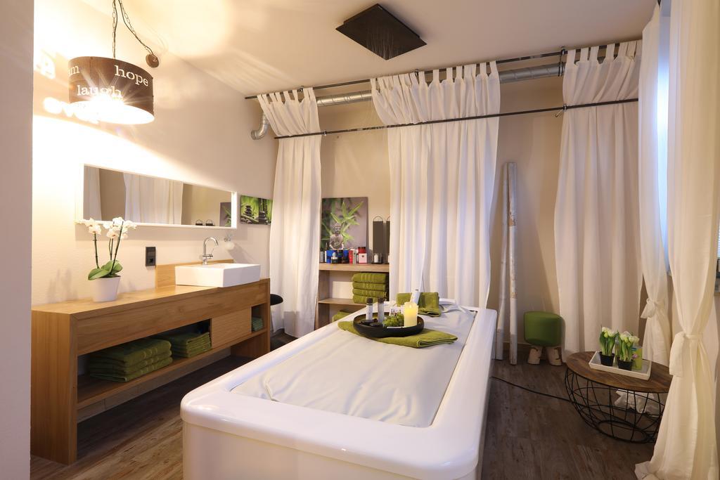 Naegler'S Fine Lounge Hotel エーストリッヒ・ヴィンケル エクステリア 写真