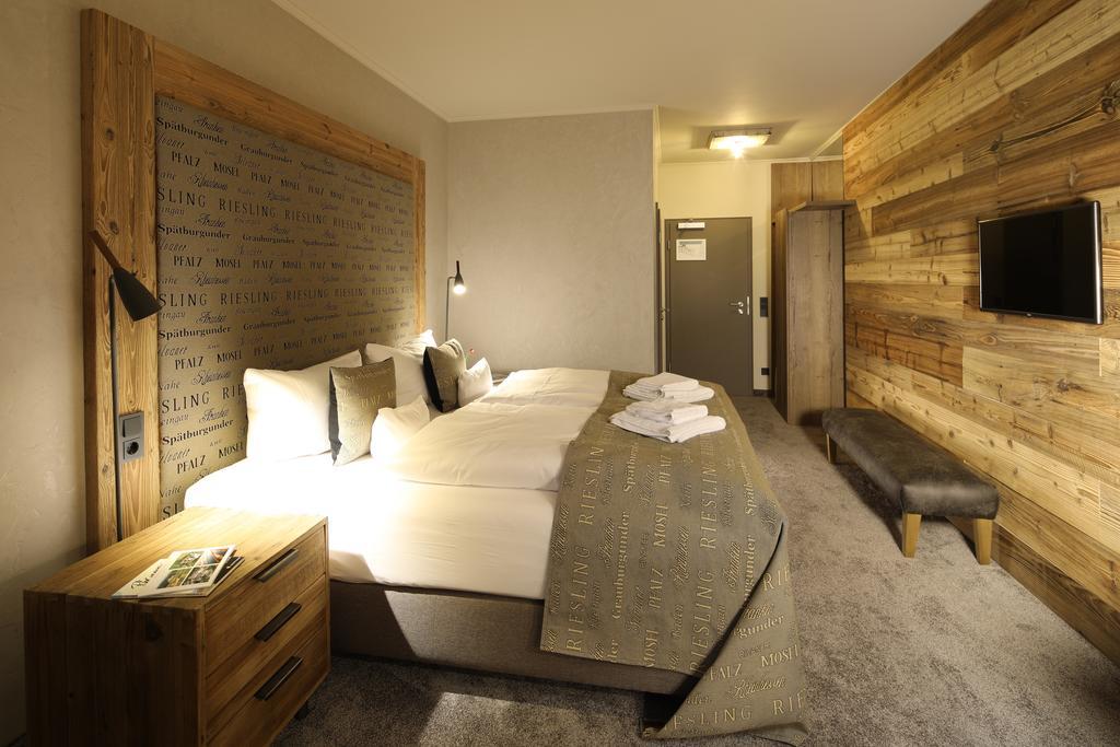 Naegler'S Fine Lounge Hotel エーストリッヒ・ヴィンケル エクステリア 写真